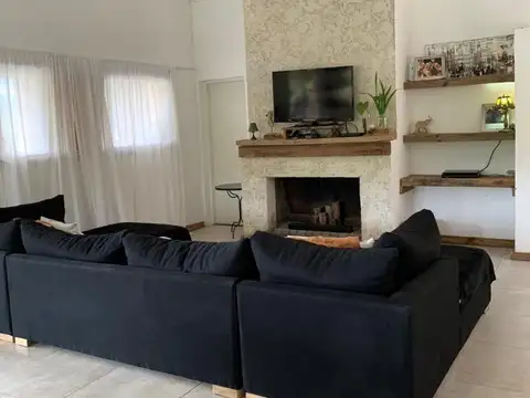 Casa en Venta con 3 cocheras