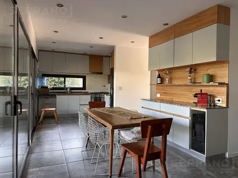 Casa en venta de 4 ambientes con pileta en Vila Marina, Villanueva