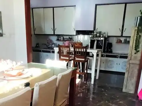 Casa 7 ambientes con 3 baños
