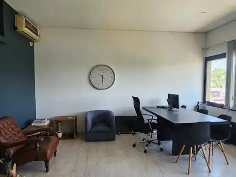 Impecable oficina de 30 m2 con vista abierta