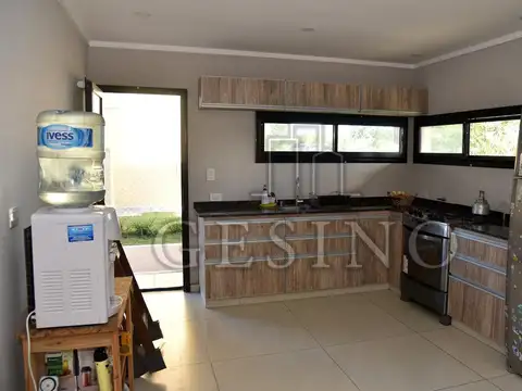 Casa 6 ambientes con 3 baños