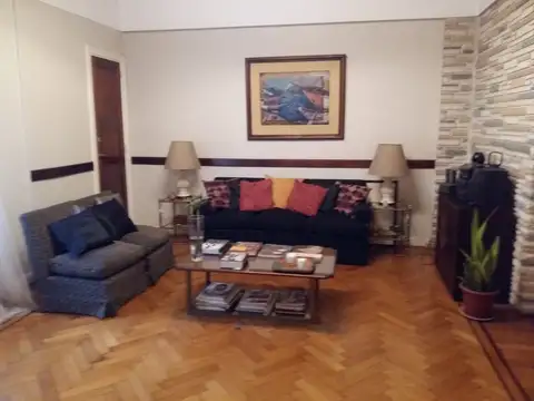 Semi piso 4 amb, escritorio, con dependencia completa 138 Cubiertos m2 totales