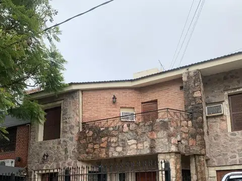 AMPLIA CASA EN VENTA EN LOMAS DE SAN MARTIN