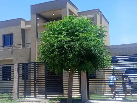 Amplia Vivienda en Venta en Perdriel