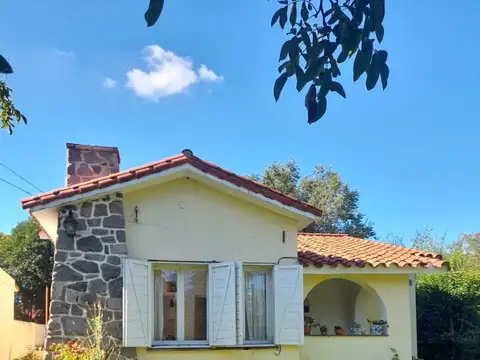 Venta casa La Cumbre dos dormitorios con gas natural