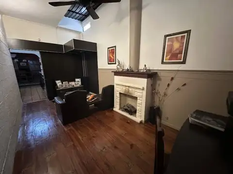 Casa 7 ambientes con 2 baños