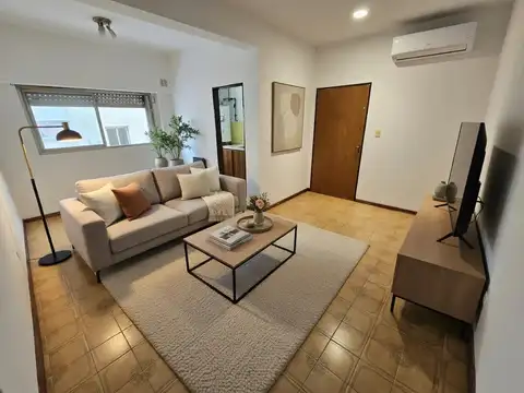Departamento 2 amb. Centro de Lanús Oeste. Amplia Terraza compartida.