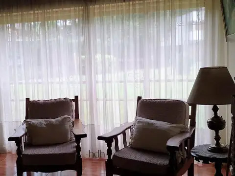 Casa Venta 4 dormitorios 3 baños cochera cubierta 1336 mts2 de lote