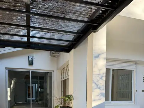 Depto Tipo Casa en Alquiler con 1 cocheras
