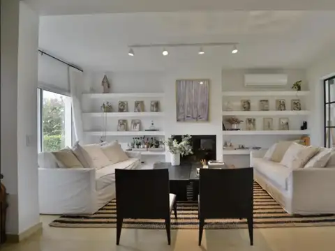 Casa en Venta con 4 cocheras