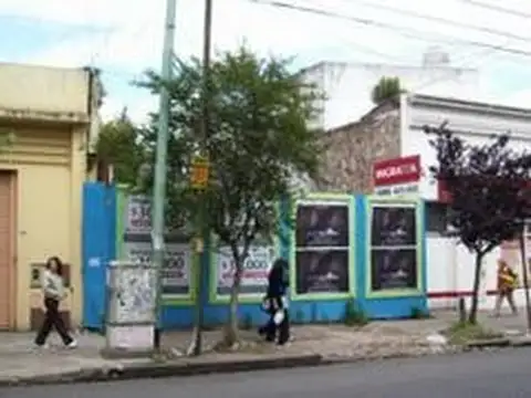 EXCELENTE LOTE  8,66 X 33 MUY COMERCIAL