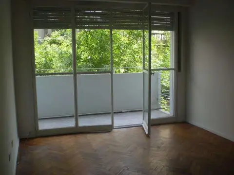 EXCELENTE DEPARTAMENTO de 2 Amb con Balcón al frente, super Luminoso