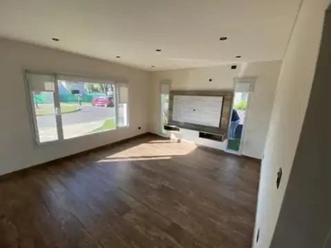 Casa 5 ambientes con 3 baños
