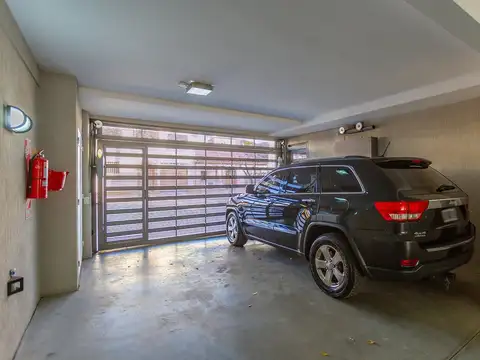 Cocheras en venta en Parque Chacabuco.