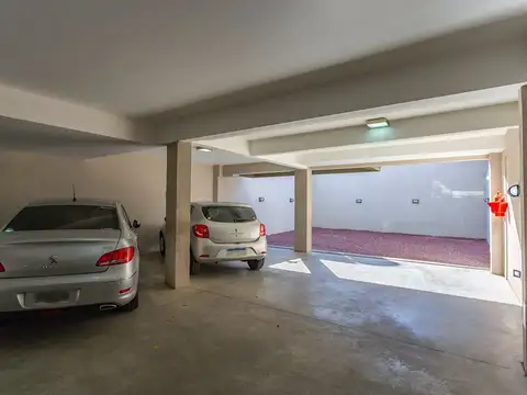 Cocheras en venta en Parque Chacabuco.