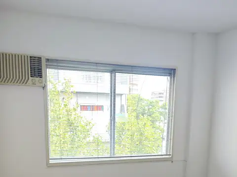 DEPARTAMENTO EN VENTA 2 AMBIENTES AL FRENTE CON BALCON, EXCELENTE UBICACION CENTRO RAMOS MEJIA