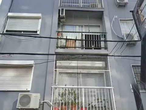 DEPARTAMENTO EN VENTA 2 AMBIENTES AL FRENTE CON BALCON, EXCELENTE UBICACION CENTRO RAMOS MEJIA