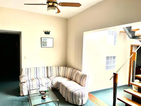 Casa en Alquiler con 2 cocheras