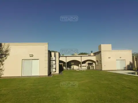 Casa 4 ambientes con 4 baños