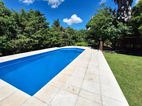 ALQUILER - Casa 4 dormitorios, parque, quincho y pileta. Funes.