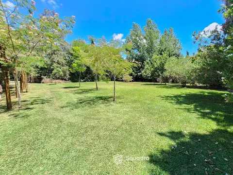 ALQUILER - Casa 4 dormitorios, parque, quincho y pileta. Funes.