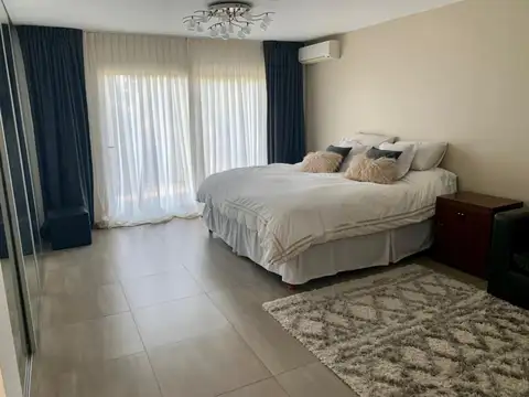 Casa 7 ambientes con 4 baños