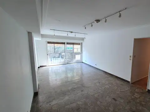 Departamento 5 AMBIENTES CON DEPENDENCIAS Y COCHERA