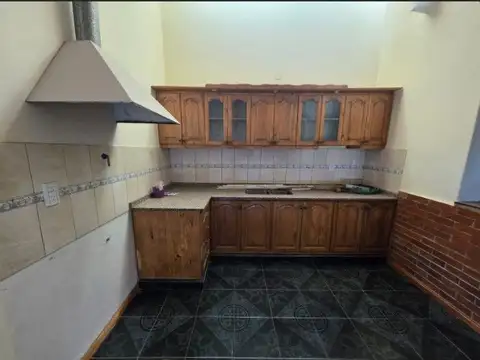 Casa 4 ambientes con 1 baño