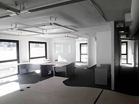 Oficina 4 ambientes con 2 baños