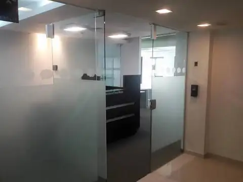 ALQUILER OFICINA EN BELGRANO AV DEL LIBERTADOR CON DOS COCHERAS Y SEGURIDAD.