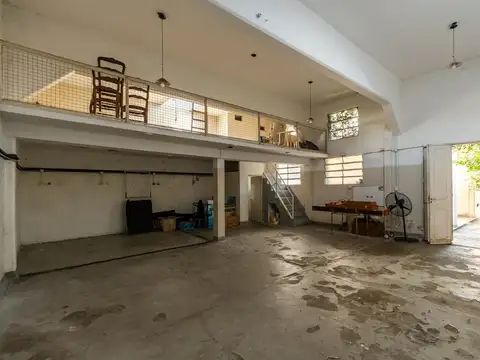 Interesante propiedad por su funcionalidad de vivienda, depósito y local en V. Adelina, San Isidro.