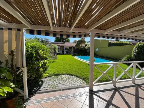 Casa en Venta con 3 cocheras