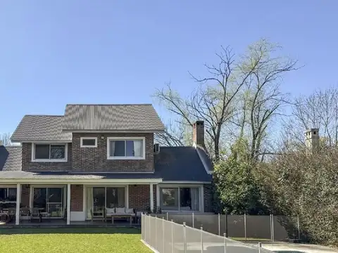 Casa En Venta En Los Sauces, Pilar