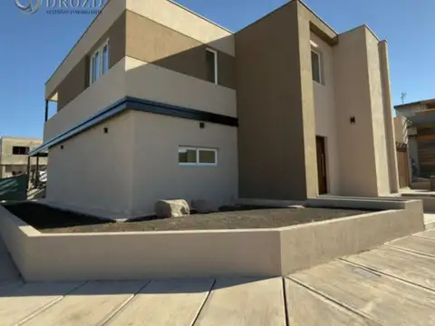 Casa en venta c/ cochera en El Challao
