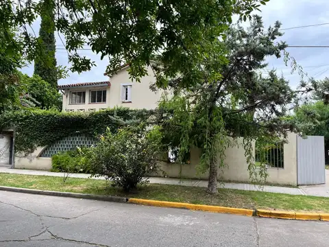 Casa 5 ambientes con 1 baño