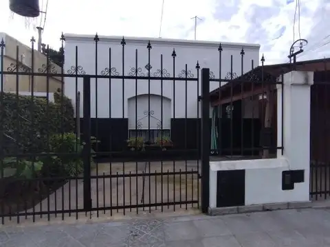 Tu casa en La Florida: 2 dormitorios, patio y cochera doble