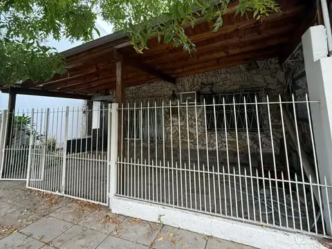 Casa a refaccionar en Castelar Sur