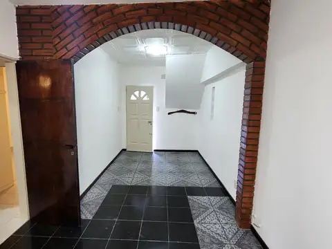 EXCELENTE CASA EN PH, PLANTA BAJA AL FTE, 3 AMB CON GARAGE Y PATIO DESCUBIERTO  