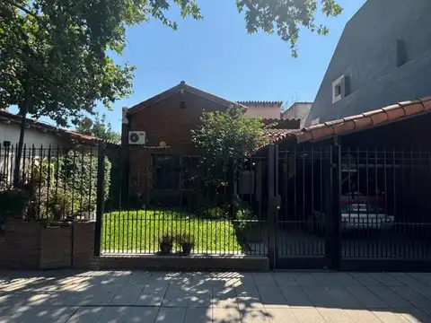 Casa en Temperley 5 Amplios Ambientes y Patio.