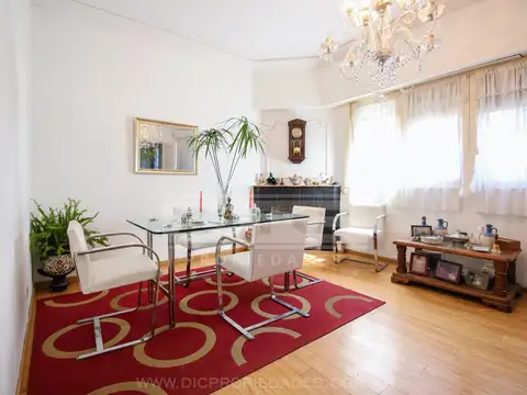 Pasaje Hungria al 4200 entre Parana y Moreno