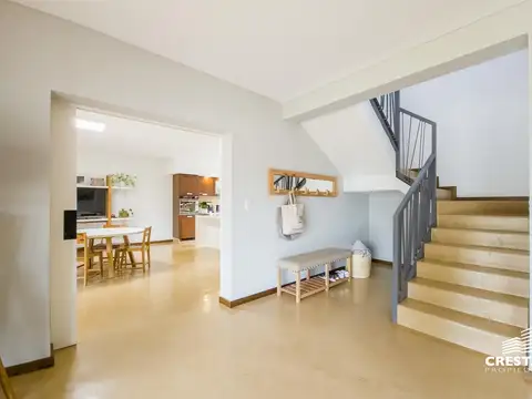 Casa 10 ambientes con 4 baños