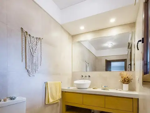 Casa en Venta con 4 cocheras