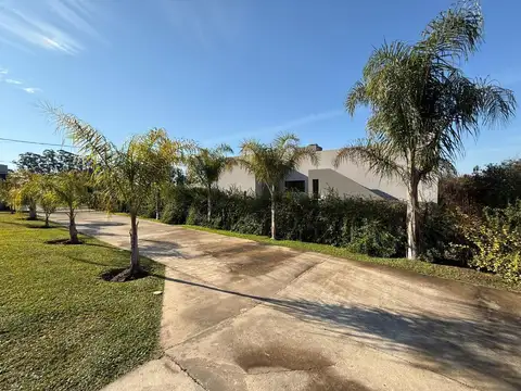 Casa en Venta con 3 cocheras