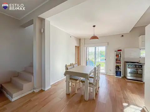 Casa en Venta, Sicardi, 2 dormitorios, pileta.