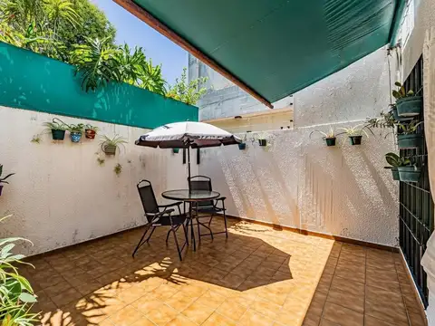 Venta Casa 3 dormitorios con cochera y patio en Vicente Lopez - Olivos