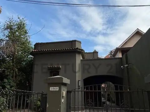 Venta Casa/ oficina premium de 8 ambientes con jardín y pileta en Vicente Lopez