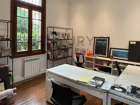 Venta Casa/ oficina premium de 8 ambientes con jardín y pileta en Vicente Lopez