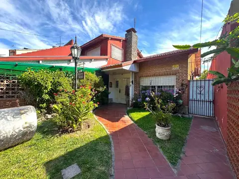 Casa en venta 4 amb cochera y jardin
