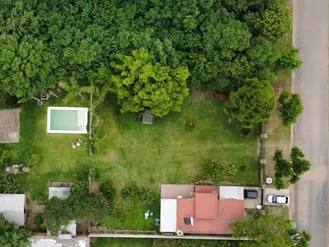 Casa 2 dormitorios sobre gran parque de 990m2