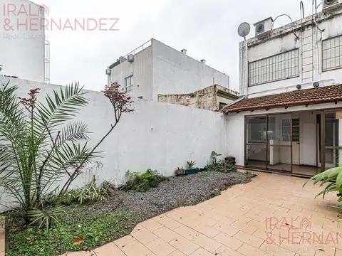 Venta PH en Villa Urquiza con patio y cochera